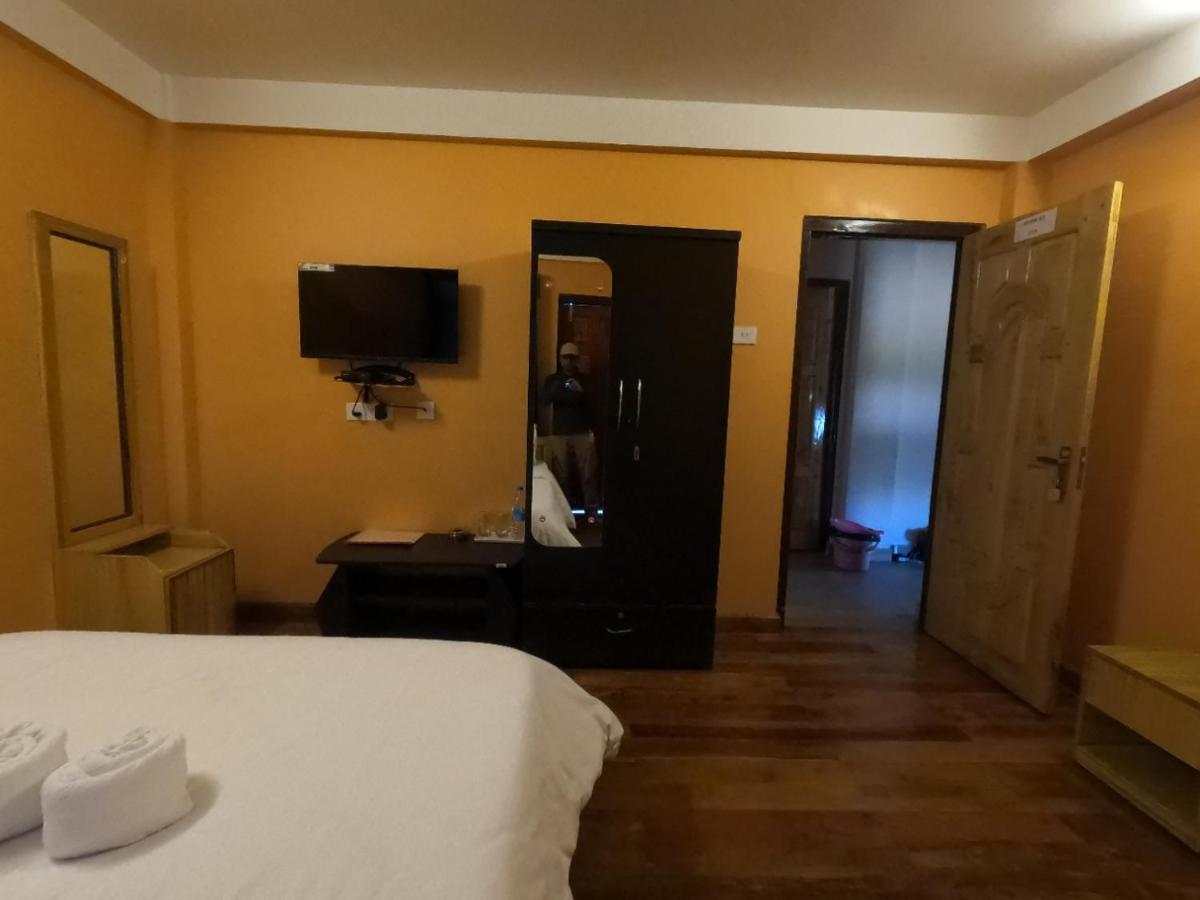 Aurora Guest House Shillong Extérieur photo