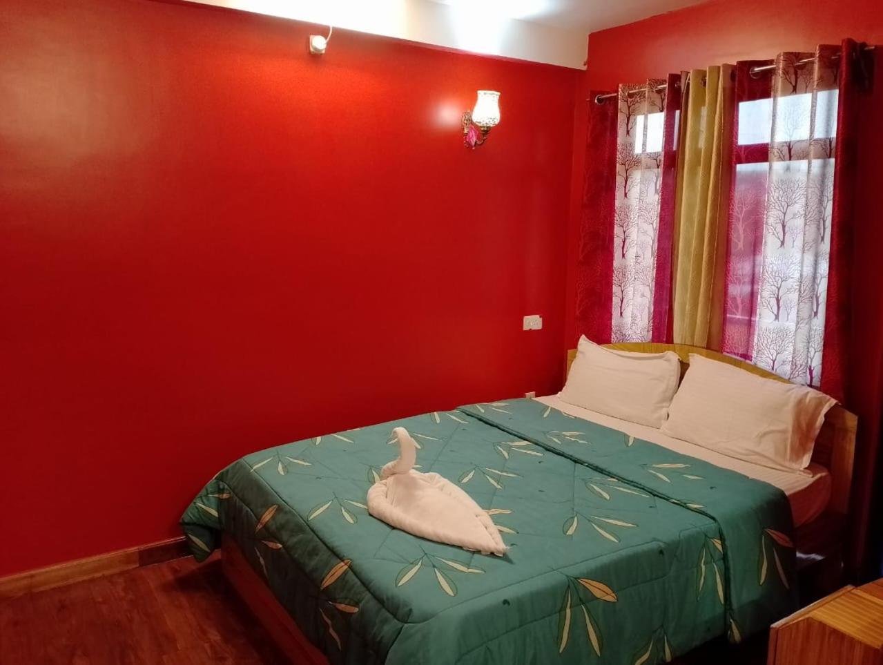 Aurora Guest House Shillong Extérieur photo