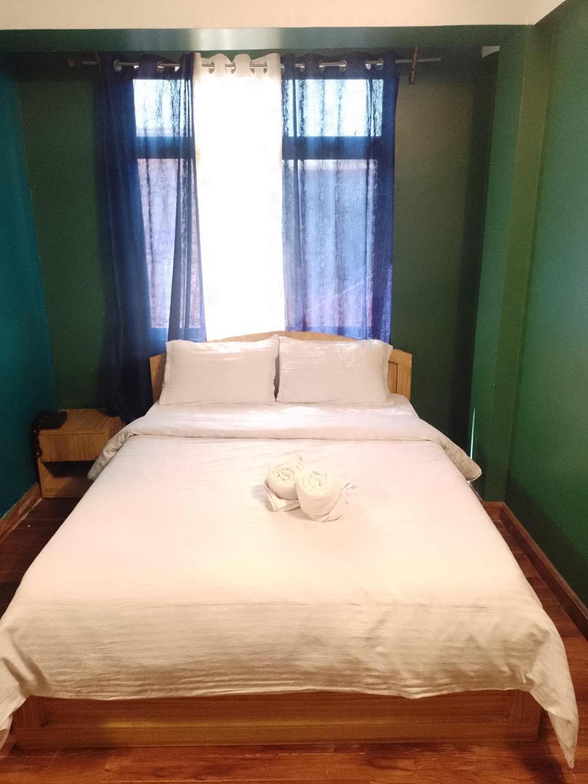 Aurora Guest House Shillong Extérieur photo